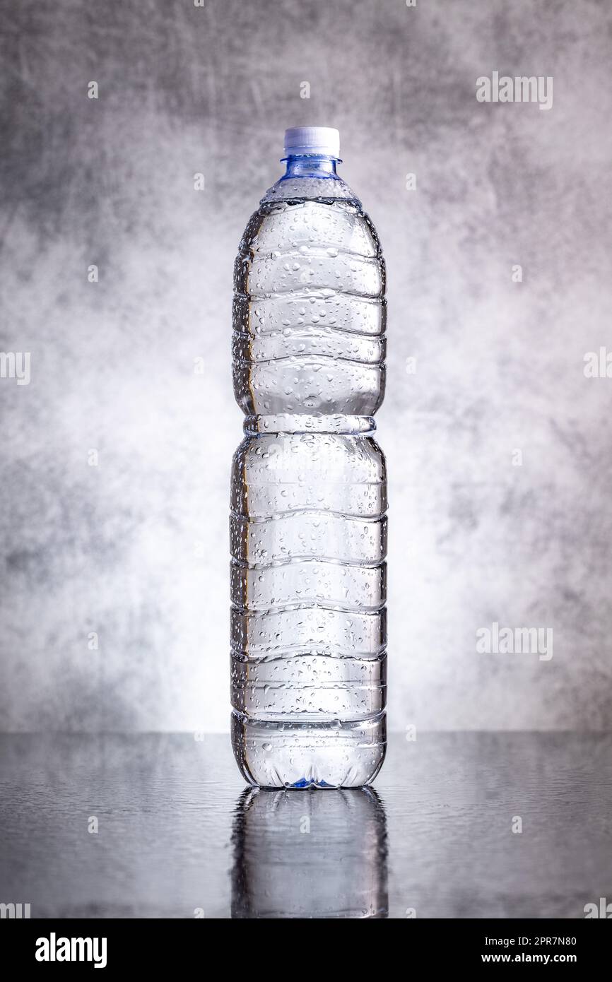 https://c8.alamy.com/comp/2PR7N80/plastic-cold-bottle-of-water-with-water-drops-2PR7N80.jpg