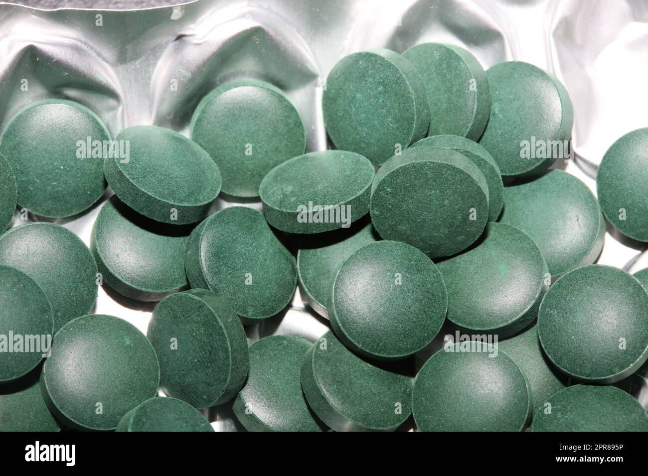 Medical green round vitamins spirulina platensis healthy super food