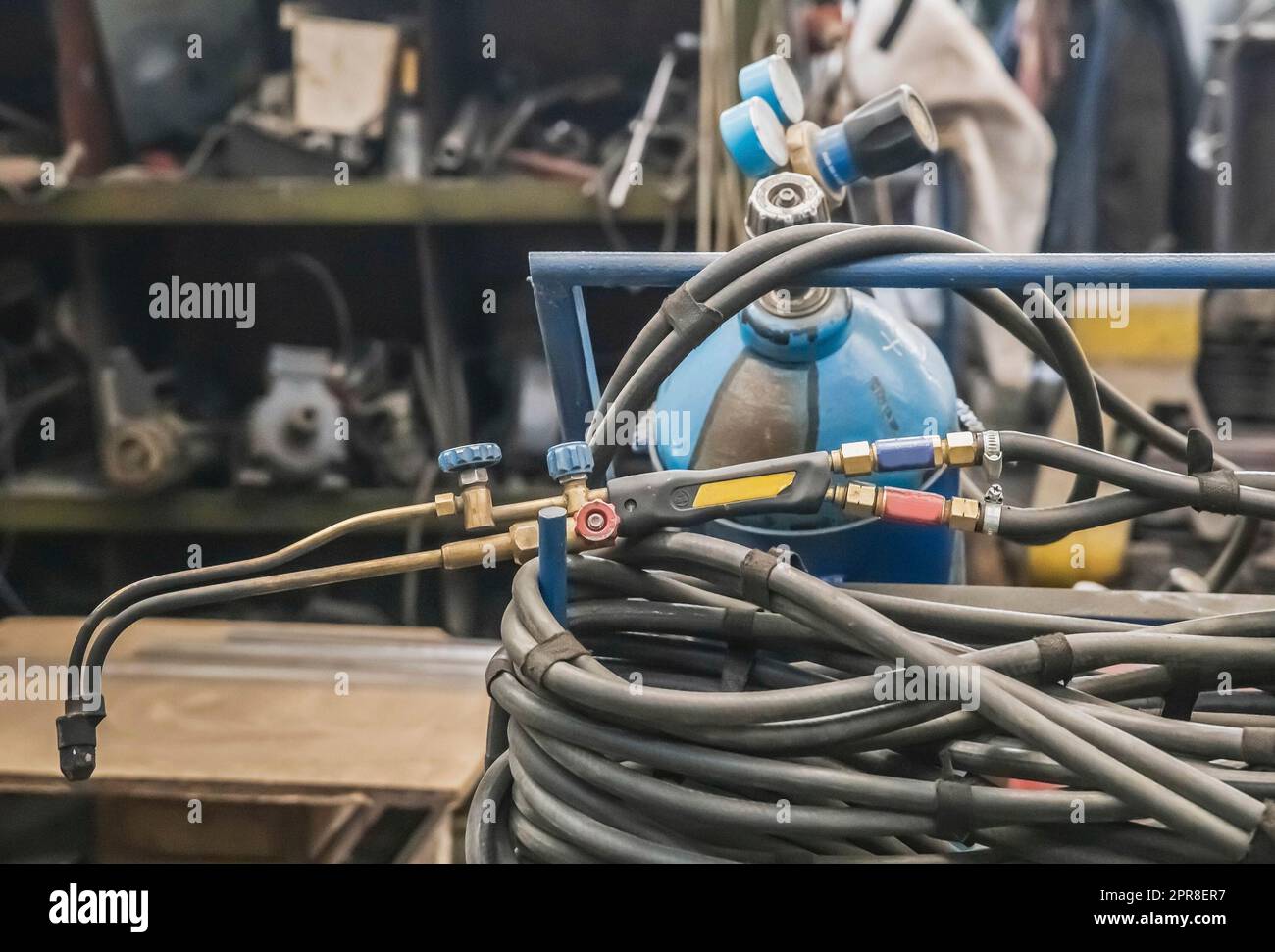 Gas cylinder hose hires stock photography and images Alamy