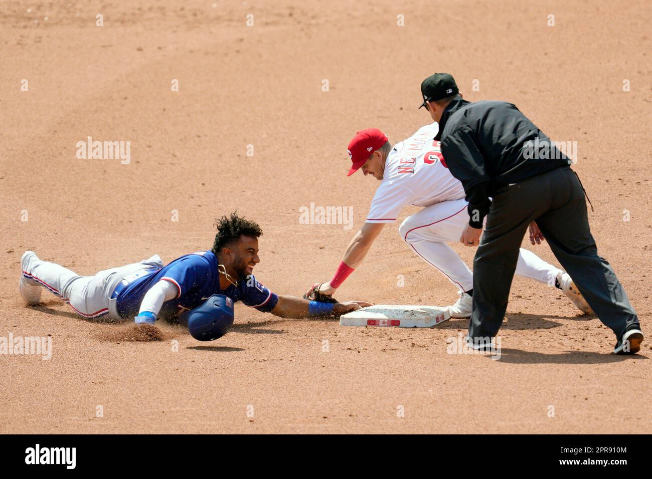 Texas Rangers' Ezequiel Duran, left, is caught stealing second
