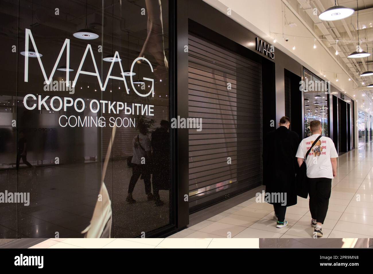Clothing stores in a spanish hi-res stock photography and images - Page 3 -  Alamy