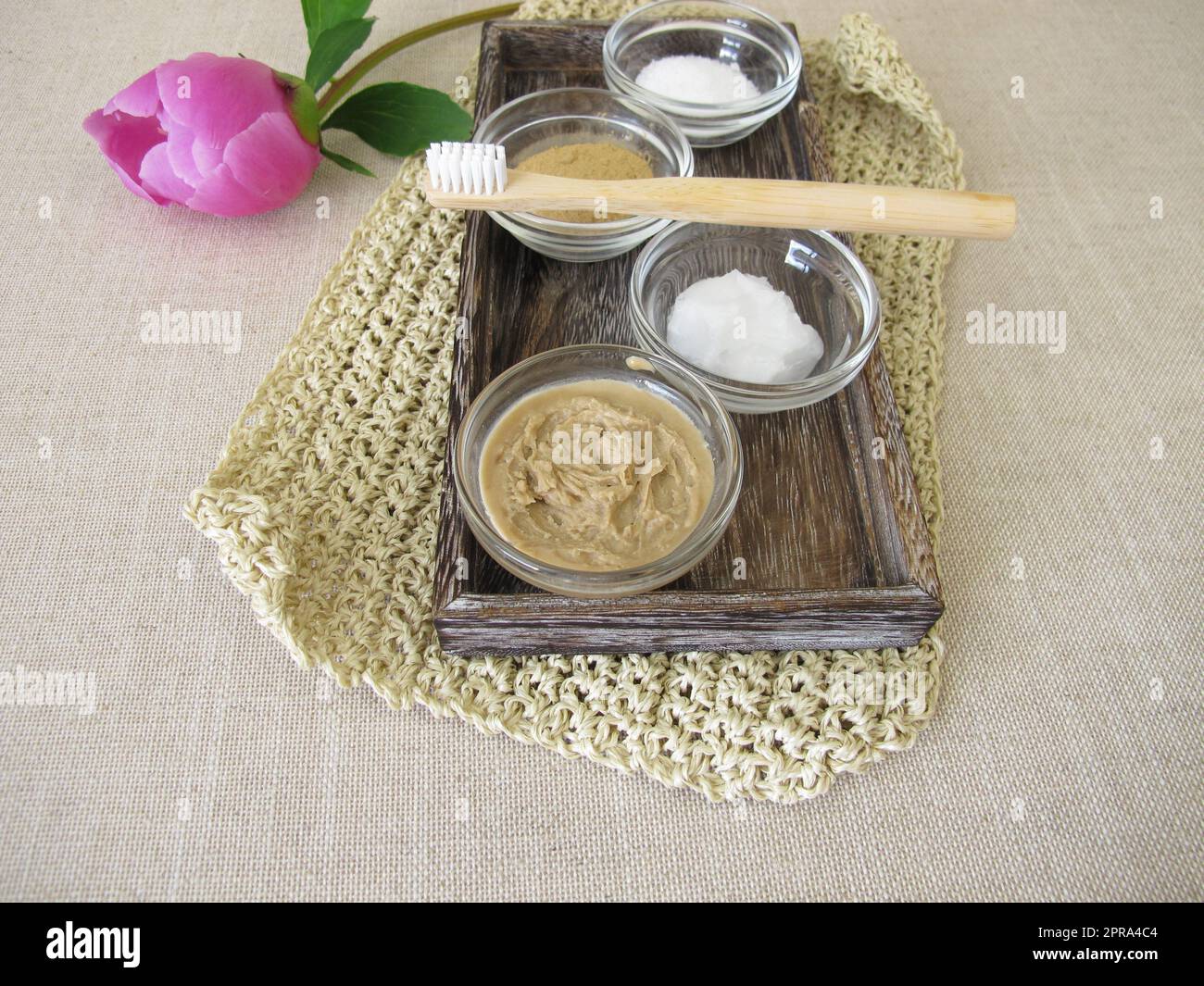 Homemade toothpaste recipe with coconut oil, xylitol and medicinal clay ...