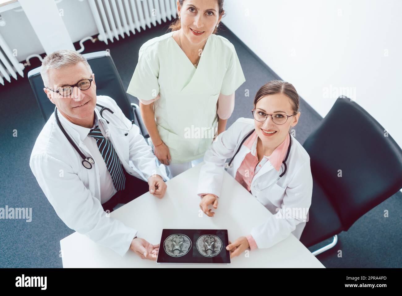 Doctors and nurses team meeting hi-res stock photography and images - Alamy