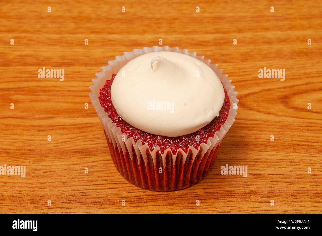 Red velvet cupcake hi-res stock photography and images - Alamy