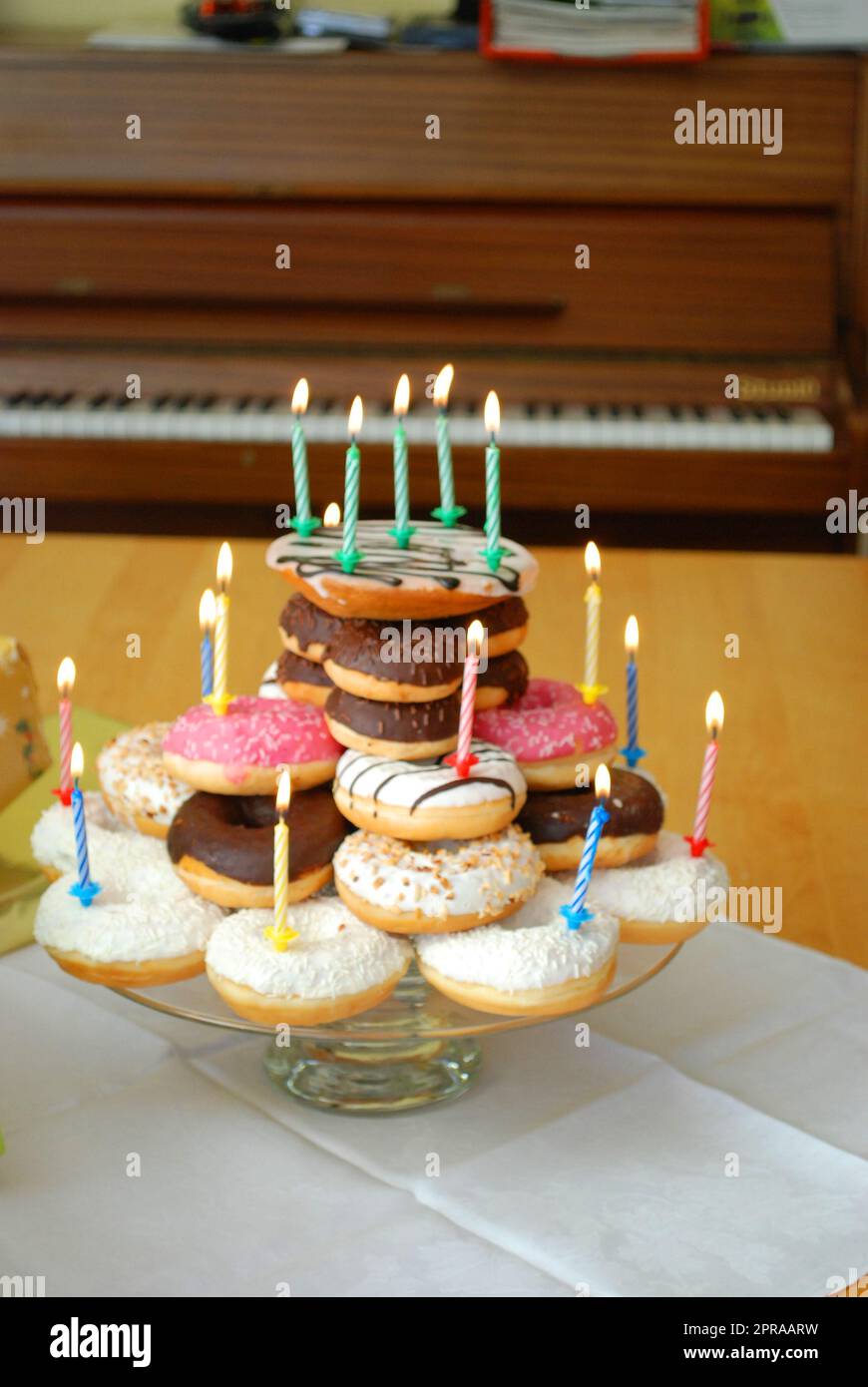 Birthday cake flames hi-res stock photography and images - Alamy