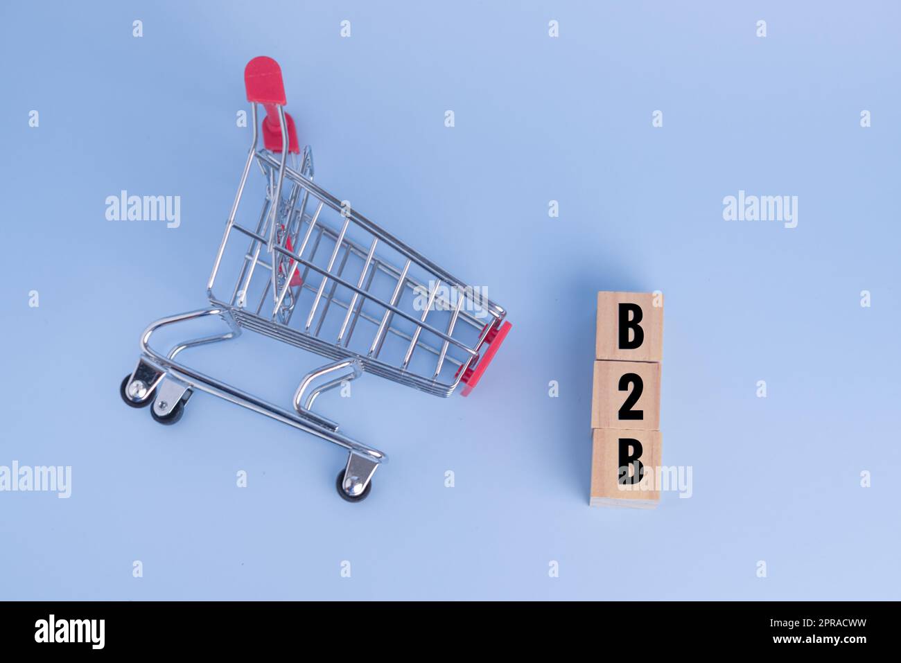 shopping cart wood cube block b2b Business to Business top view concept. Stock Photo