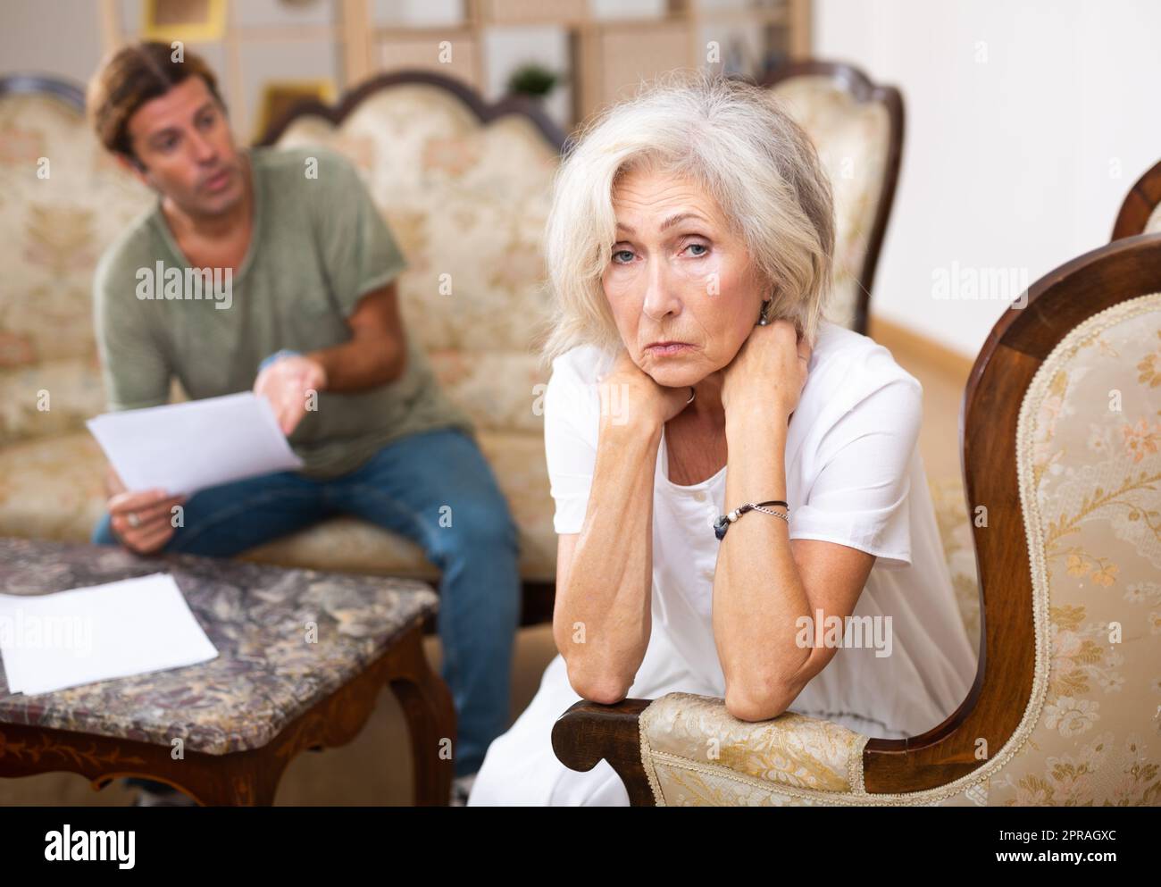 Quarrel between husband and wife in apartment Stock Photo Alamy