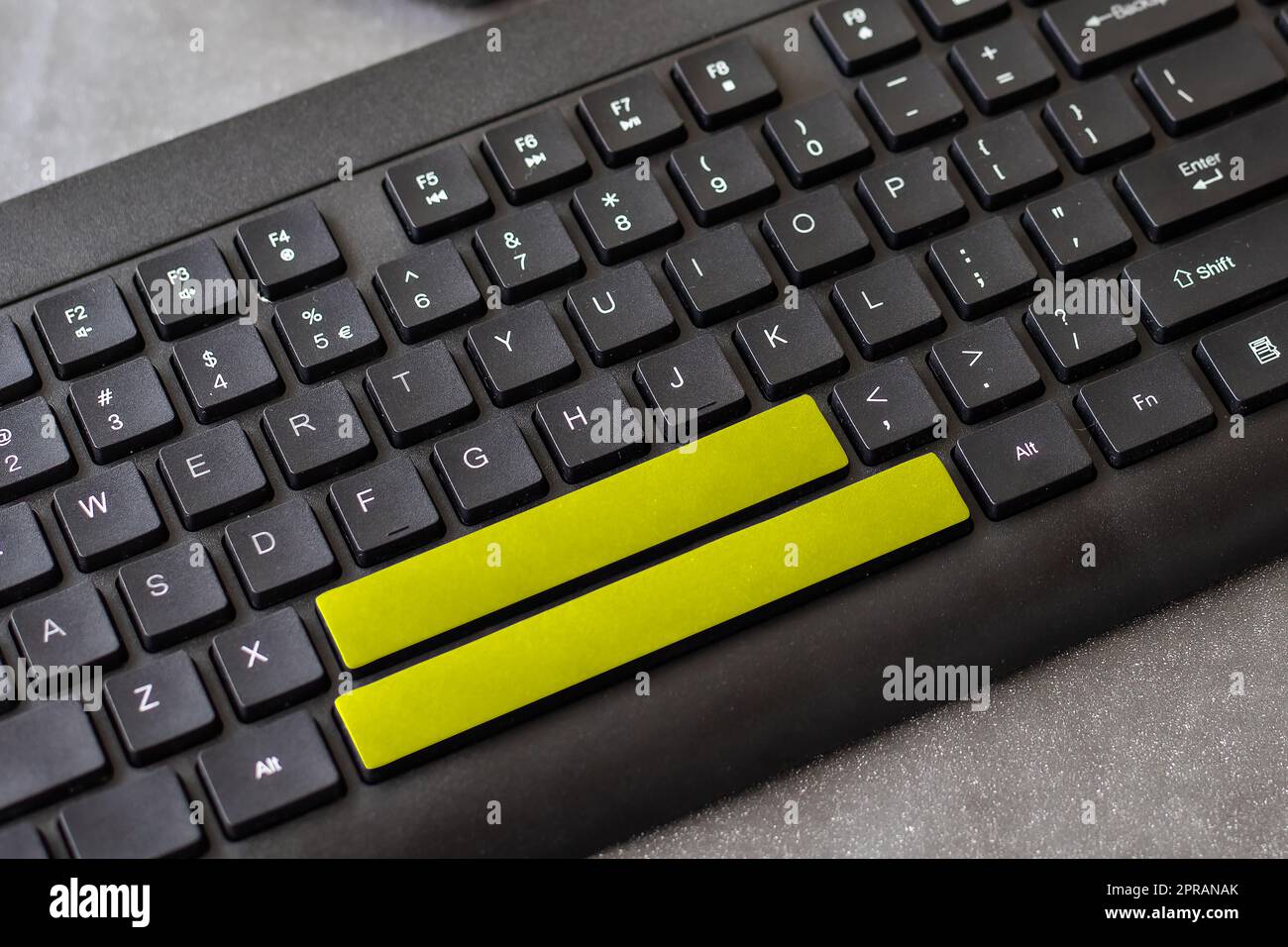Important Messages Written On Keyboard Buttons With Pen Placed Between Them. Crutial Informations Presented On Pc Keys. Critical Announcemets Displayed. Stock Photo