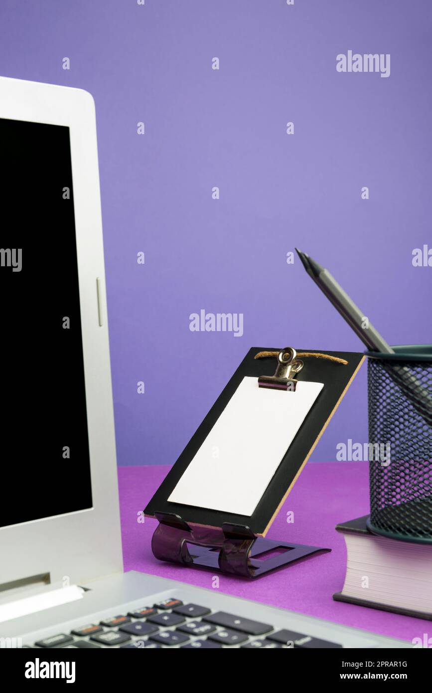 Single computer table classroom hi-res stock photography and images - Alamy