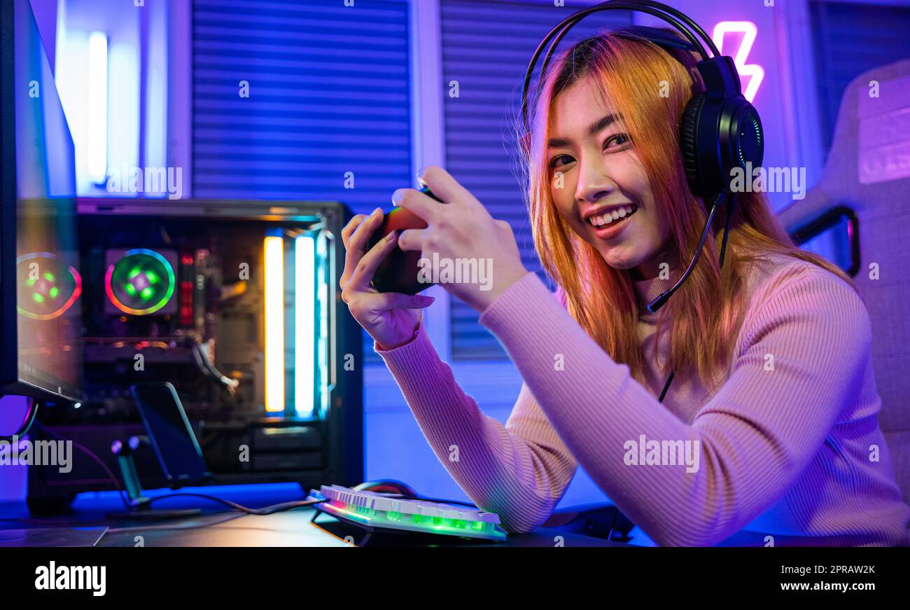Online games hi-res stock photography and images - Alamy