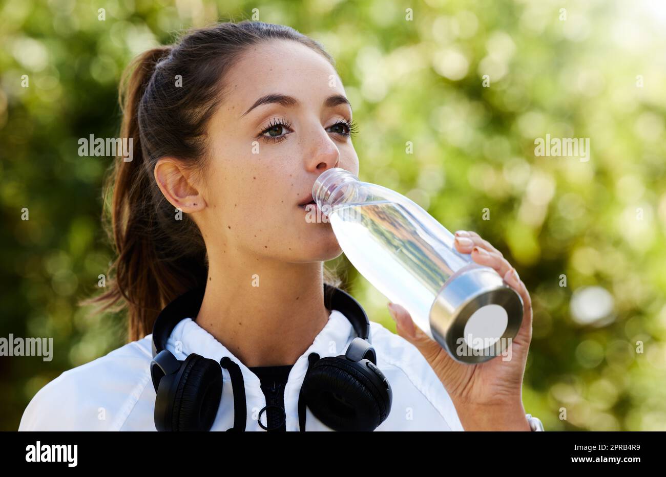 Teenage girl water bottle hi-res stock photography and images - Alamy