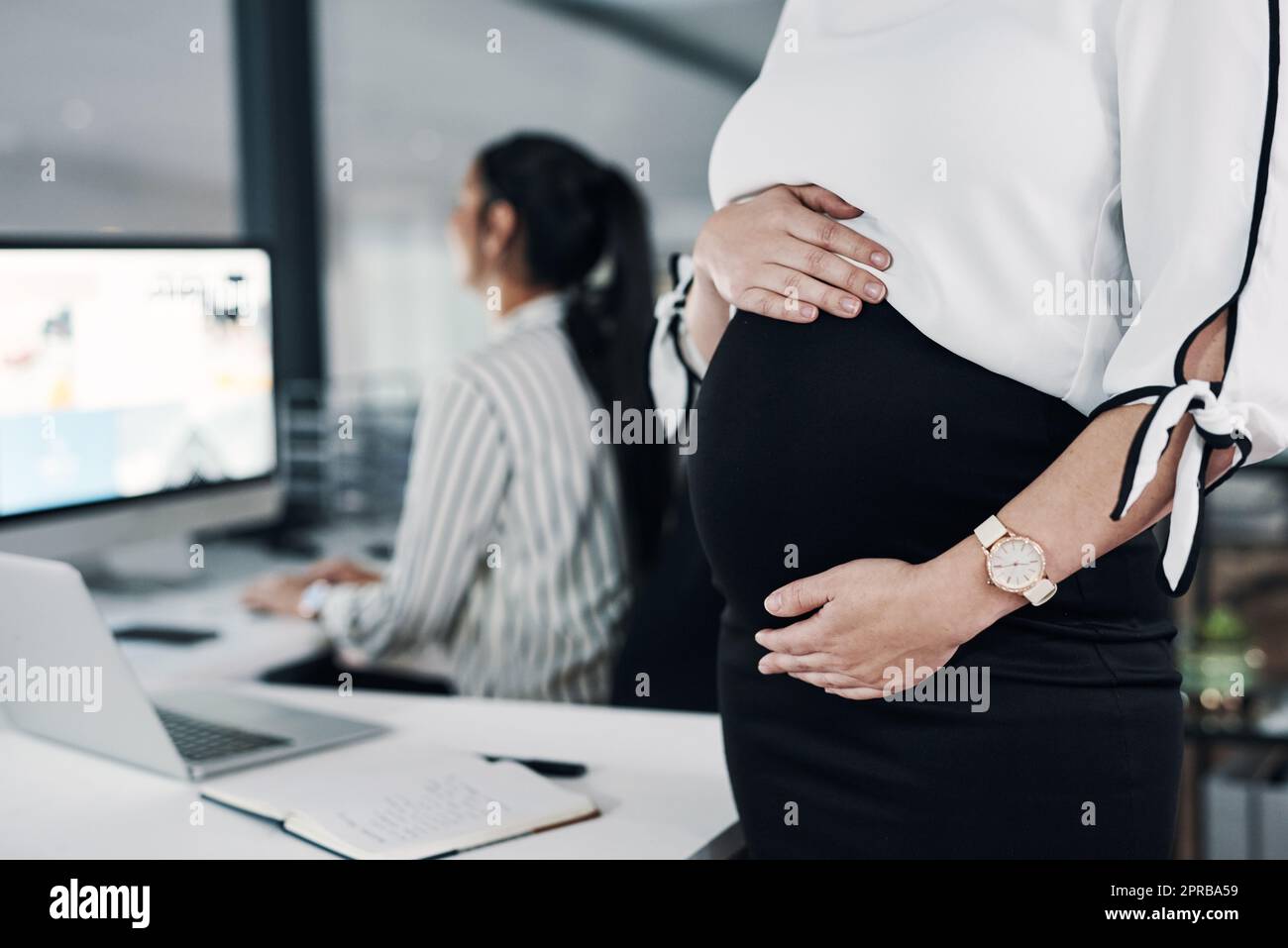 Standing behind woman hi-res stock photography and images - Page 25 - Alamy