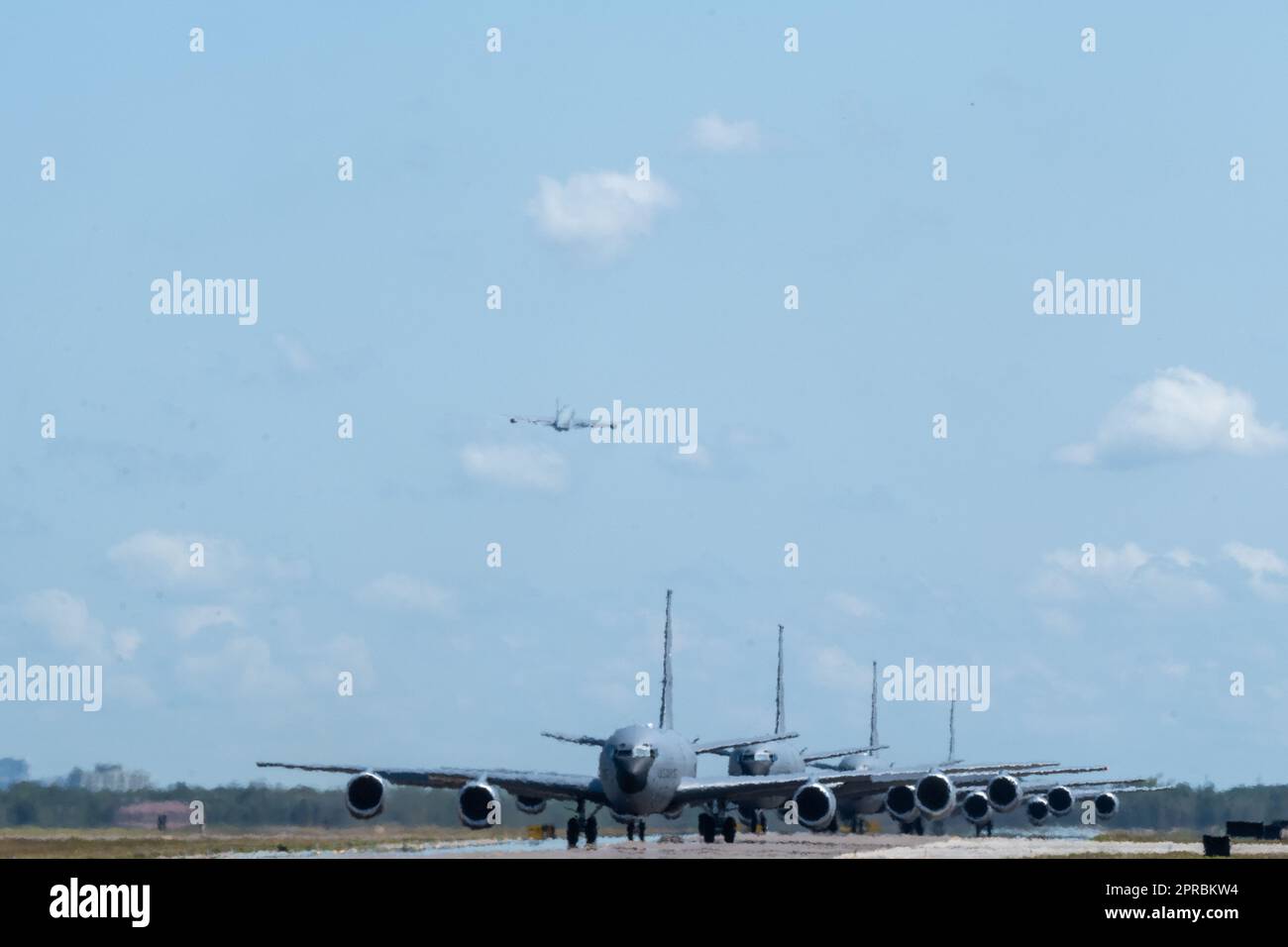 KC-135 Stratotanker aircraft assigned to the 6th and 927th Air Refueling Wings taxi in formation on the flight line April 26, 2023, at MacDill Air Force Base, Florida. Violent Storm proved the 6th ARW has the capability to project overwhelming air power in a short timeframe.(U.S. Air Force photo by Staff Sgt. Shannon Bowman) Stock Photo
