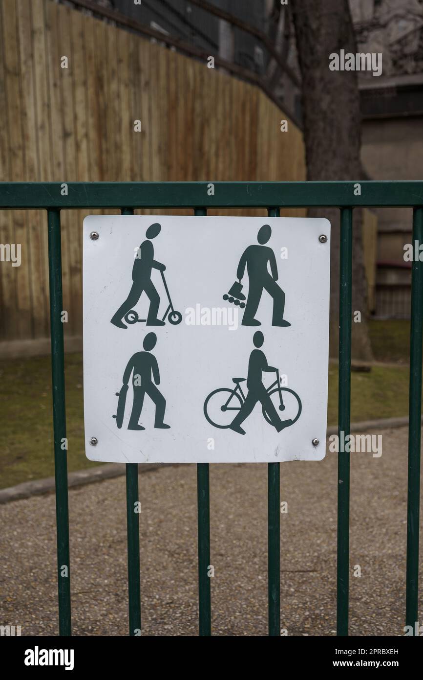 Sign of four figures with a bicycle, roller skates, scooter and