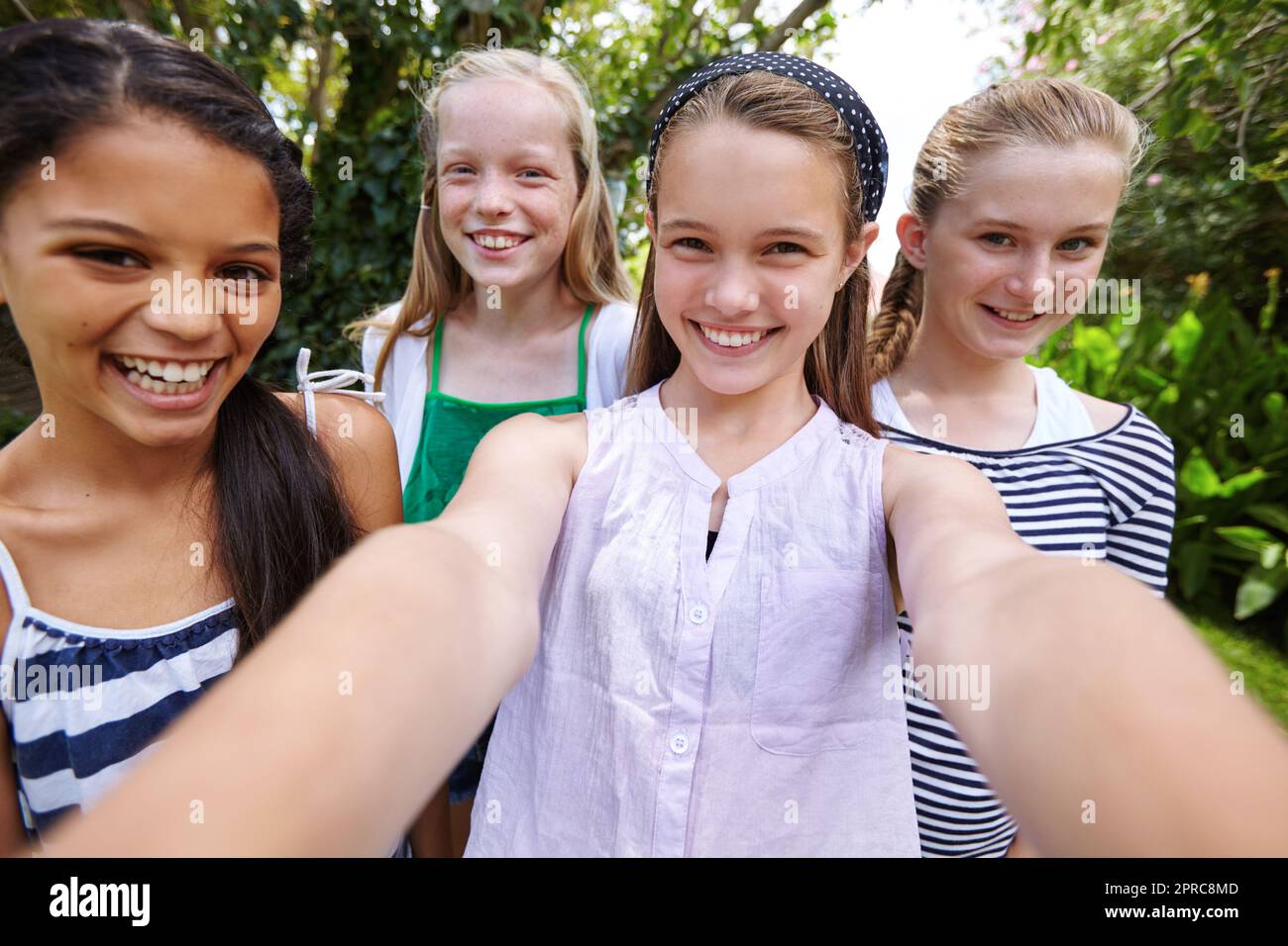 Tween girl group diverse hi-res stock photography and images - Alamy
