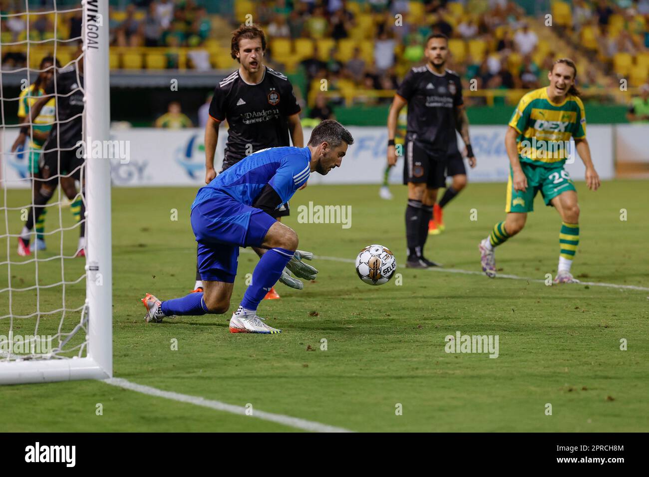 St. Petersburg, FL: Tampa Bay Rowdies forward Cal Jennings (26