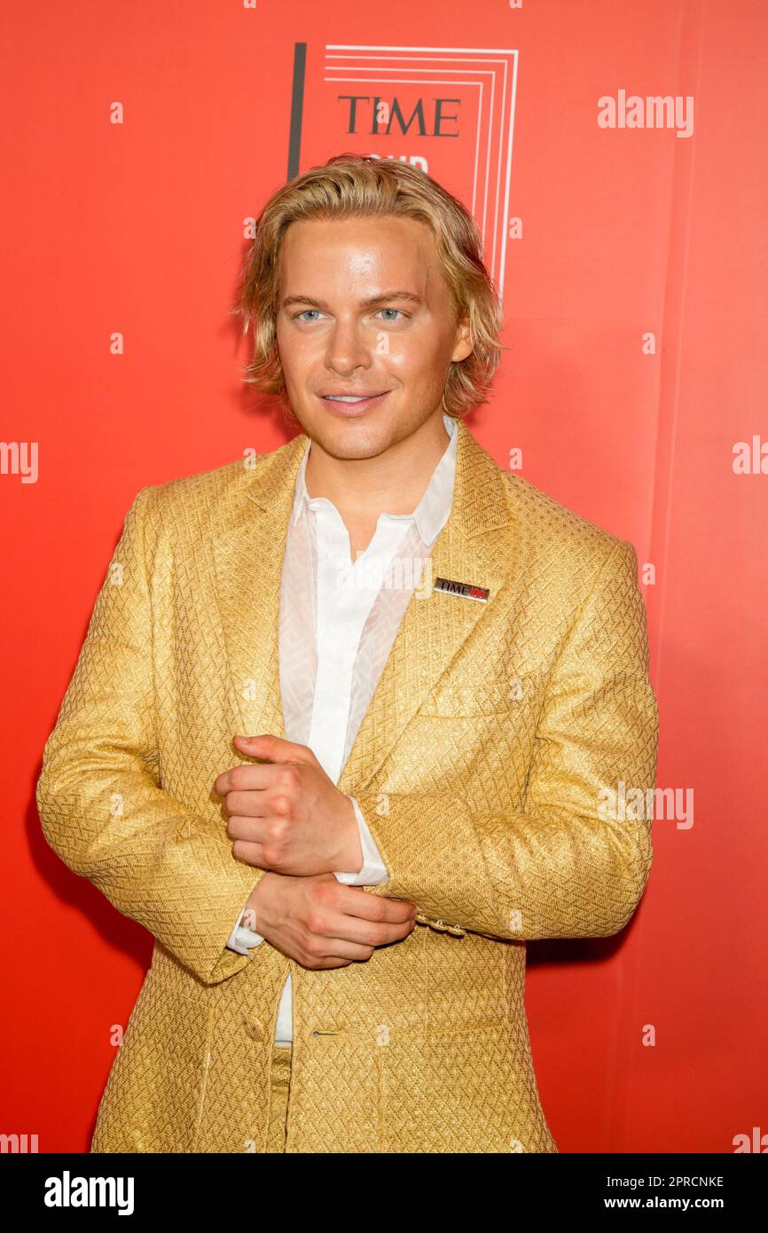 New York, USA. 26th Apr, 2023. Ronan Farrow on the red carpet during
