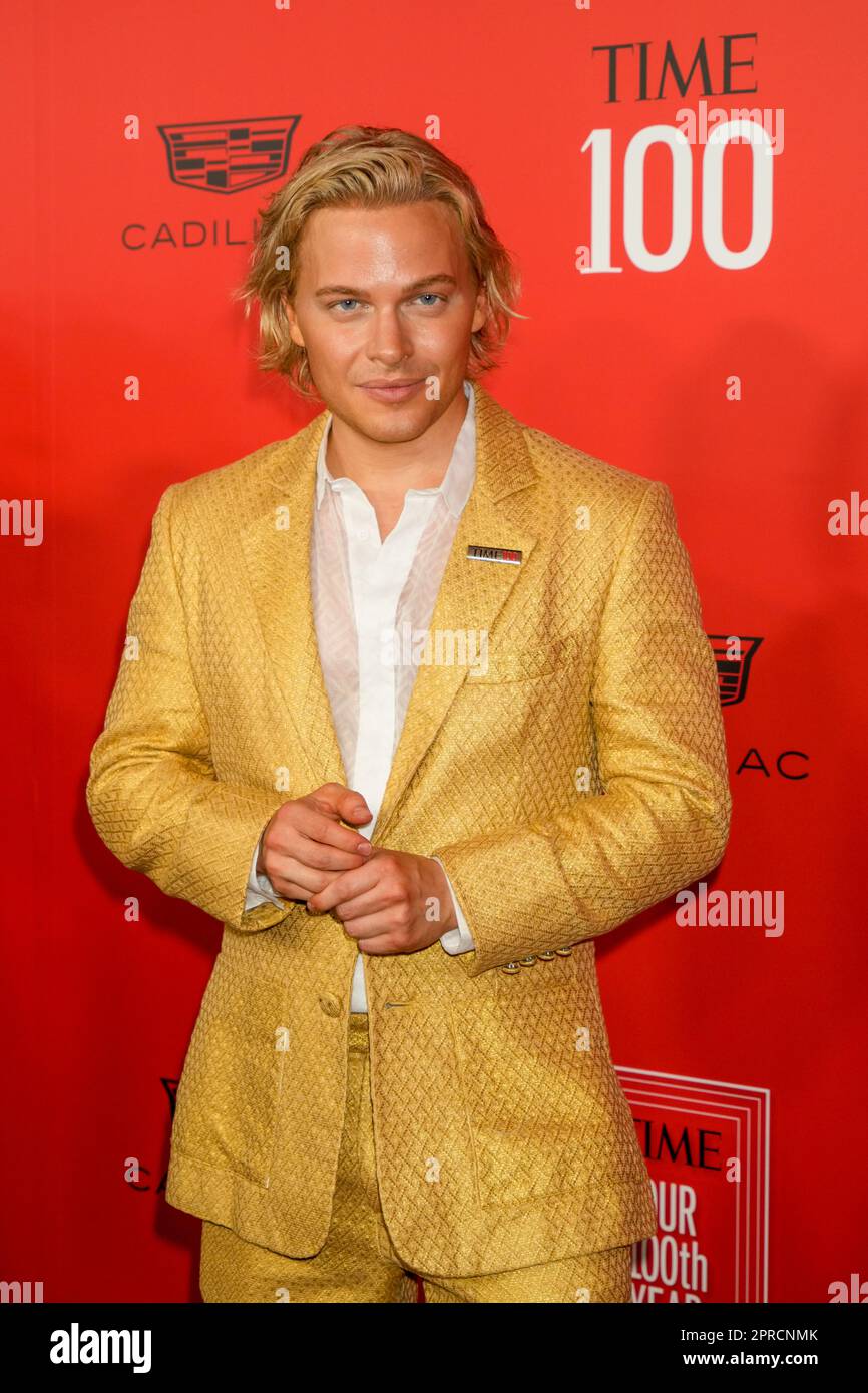 New York, USA. 26th Apr, 2023. Ronan Farrow on the red carpet during