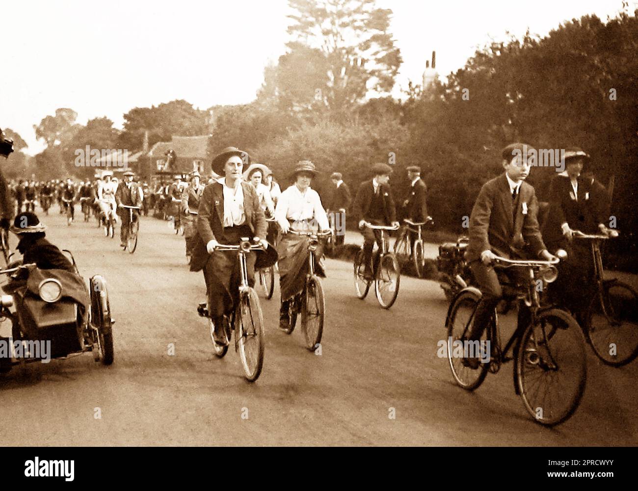 1900s Rally Racing Cycling rally, early 1900s Stock Photo - Alamy