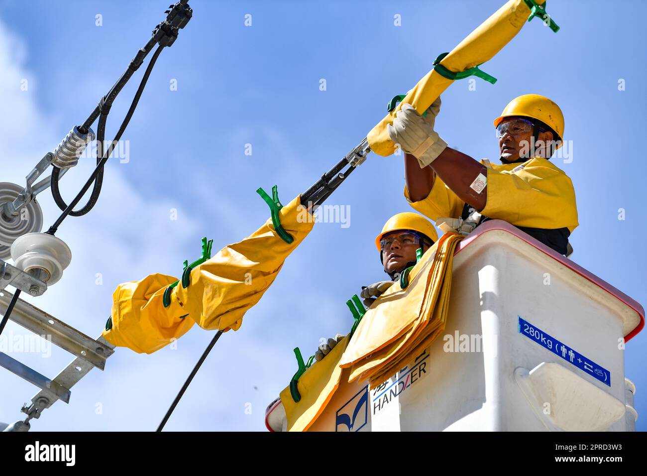 (230427) LHASA, April 27, 2023 (Xinhua) Zhaxi Nyima (R) and his