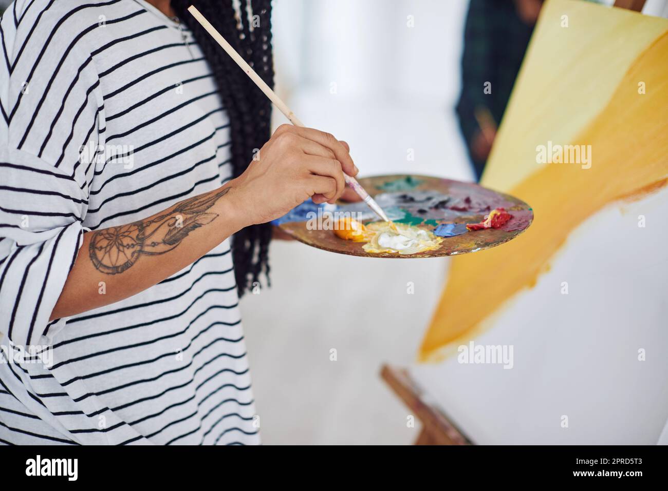 Female artist holding color palette hi-res stock photography and images ...