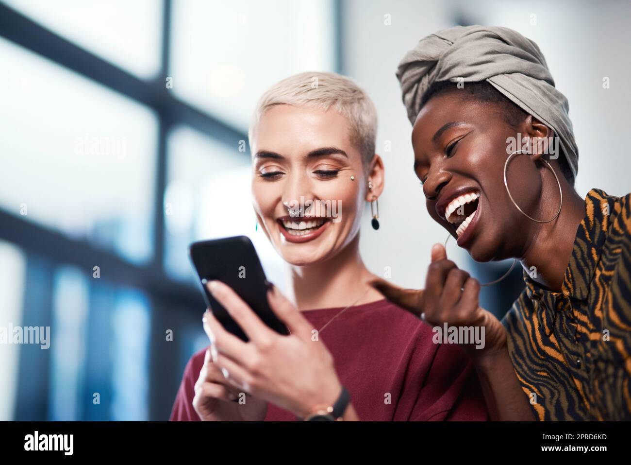 Two women laughing funny hi-res stock photography and images - Alamy