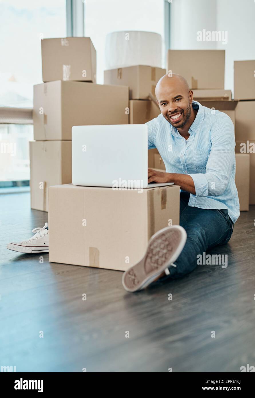 Homeowner moving using online hi-res stock photography and images - Alamy