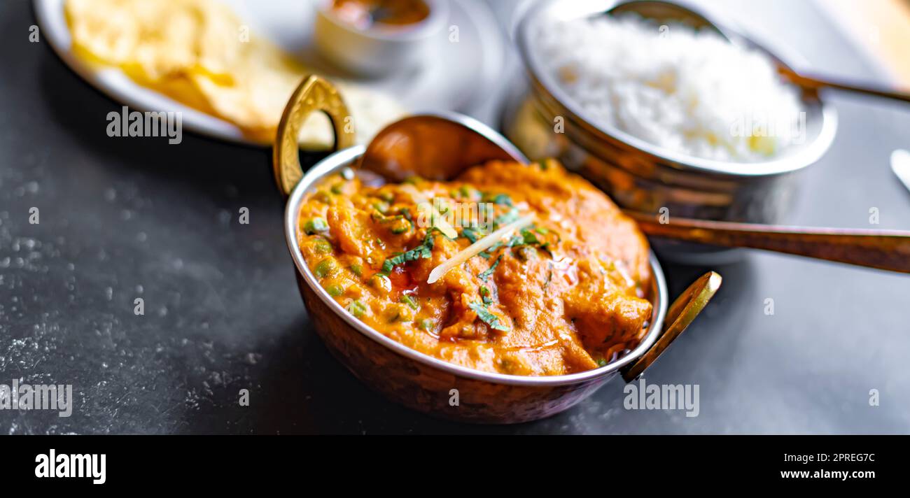 Curry chicken served in an indian restaurant Stock Photo - Alamy