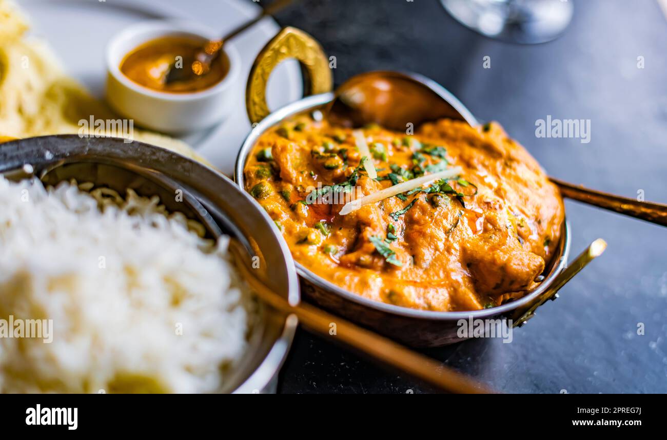 Curry chicken served in an indian restaurant Stock Photo - Alamy