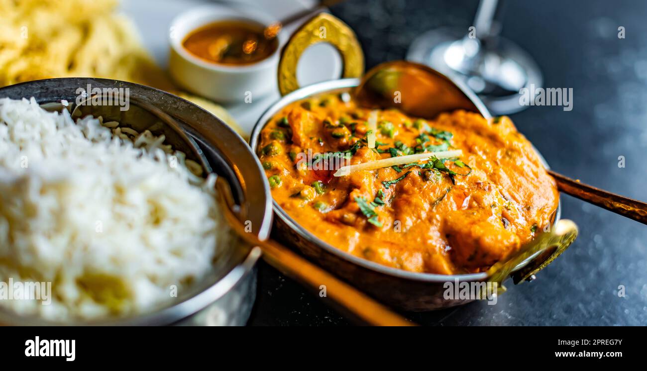 Curry chicken served in an indian restaurant Stock Photo - Alamy
