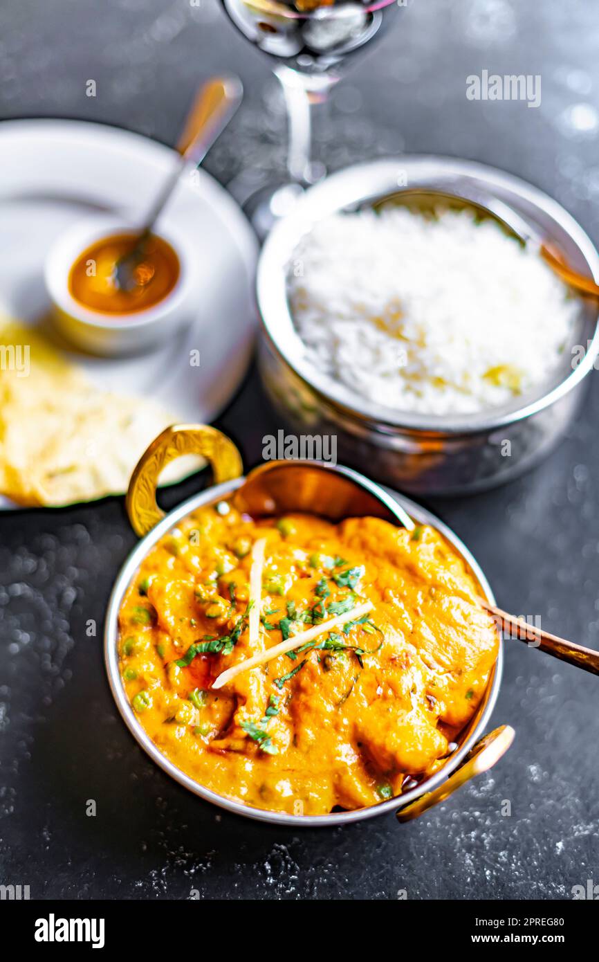 Curry chicken served in an indian restaurant Stock Photo - Alamy
