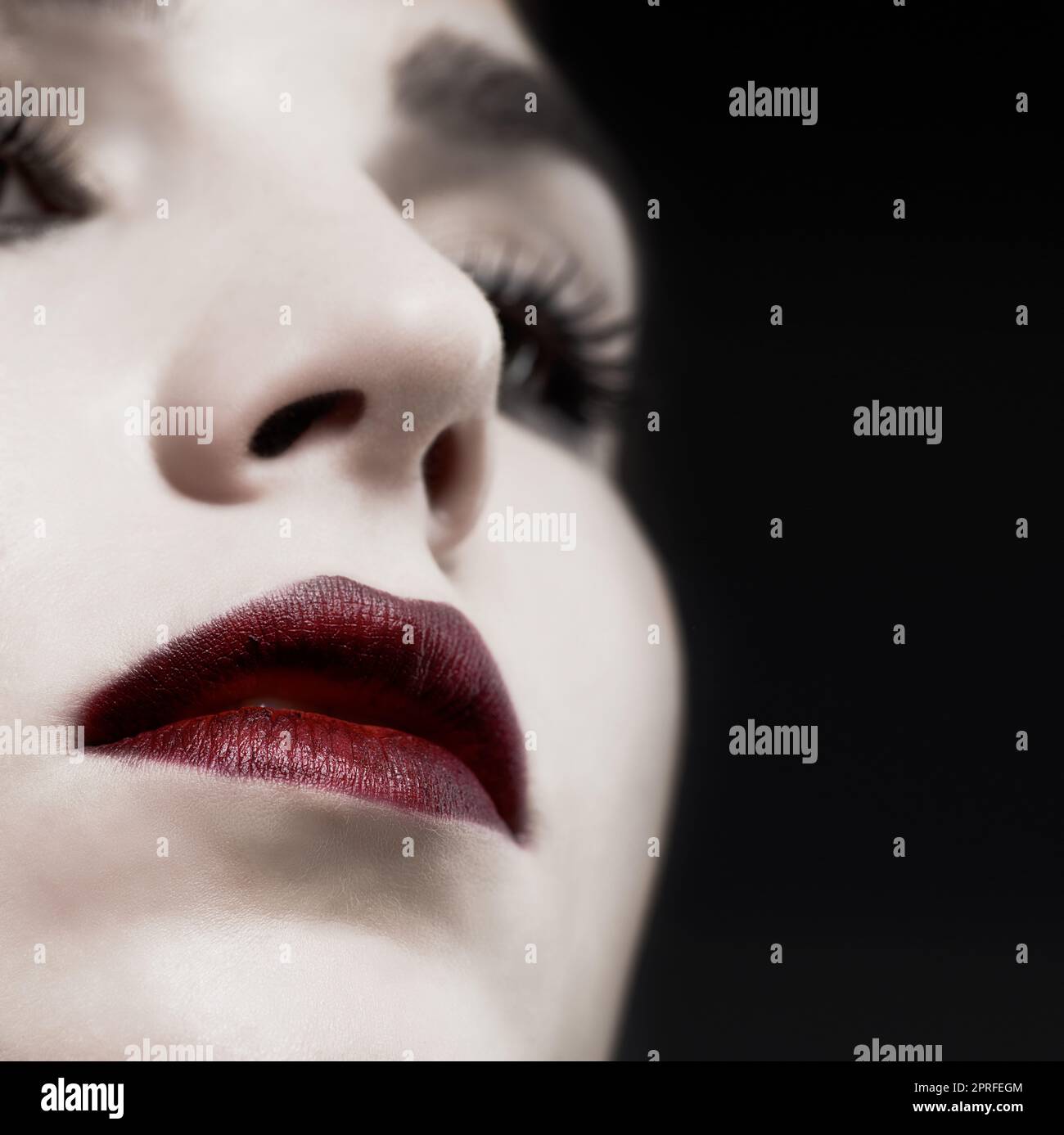 Dark and Mysterious - Gothic Beauty. Close up of a beautiful woman in goth  make up Stock Photo - Alamy