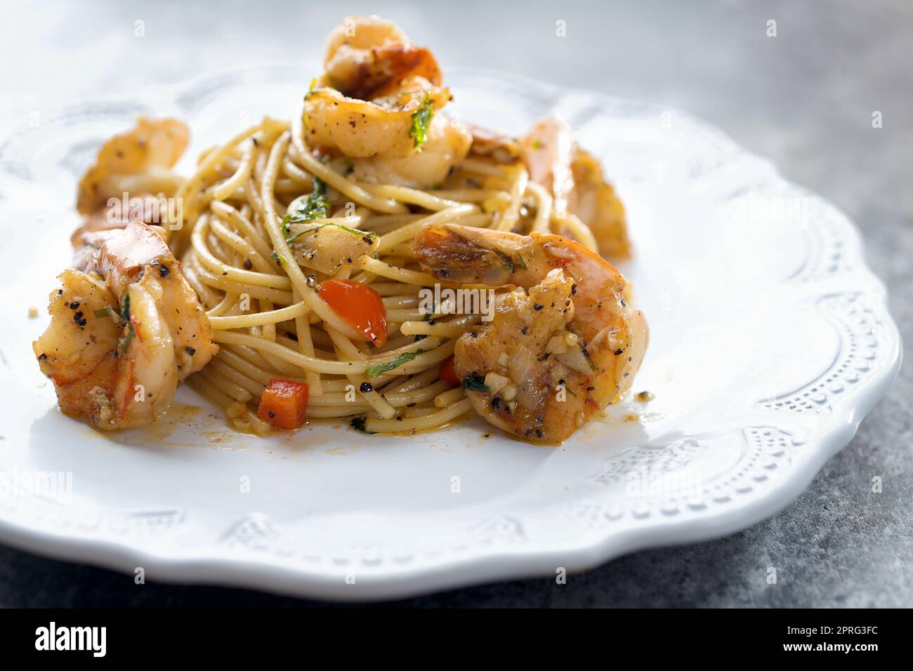 italian spicy garlic shrimp pasta Stock Photo - Alamy