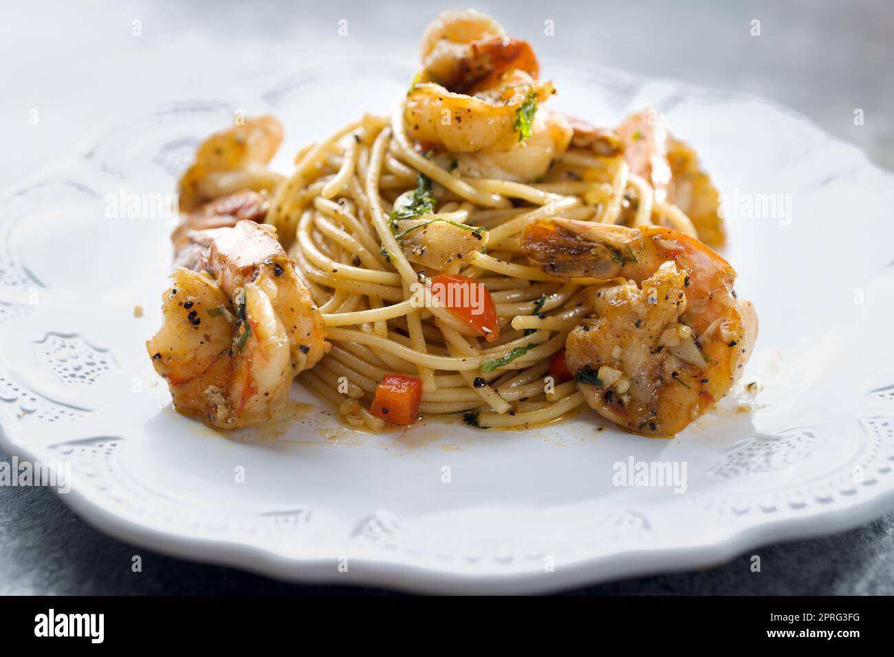 italian spicy garlic shrimp pasta Stock Photo - Alamy