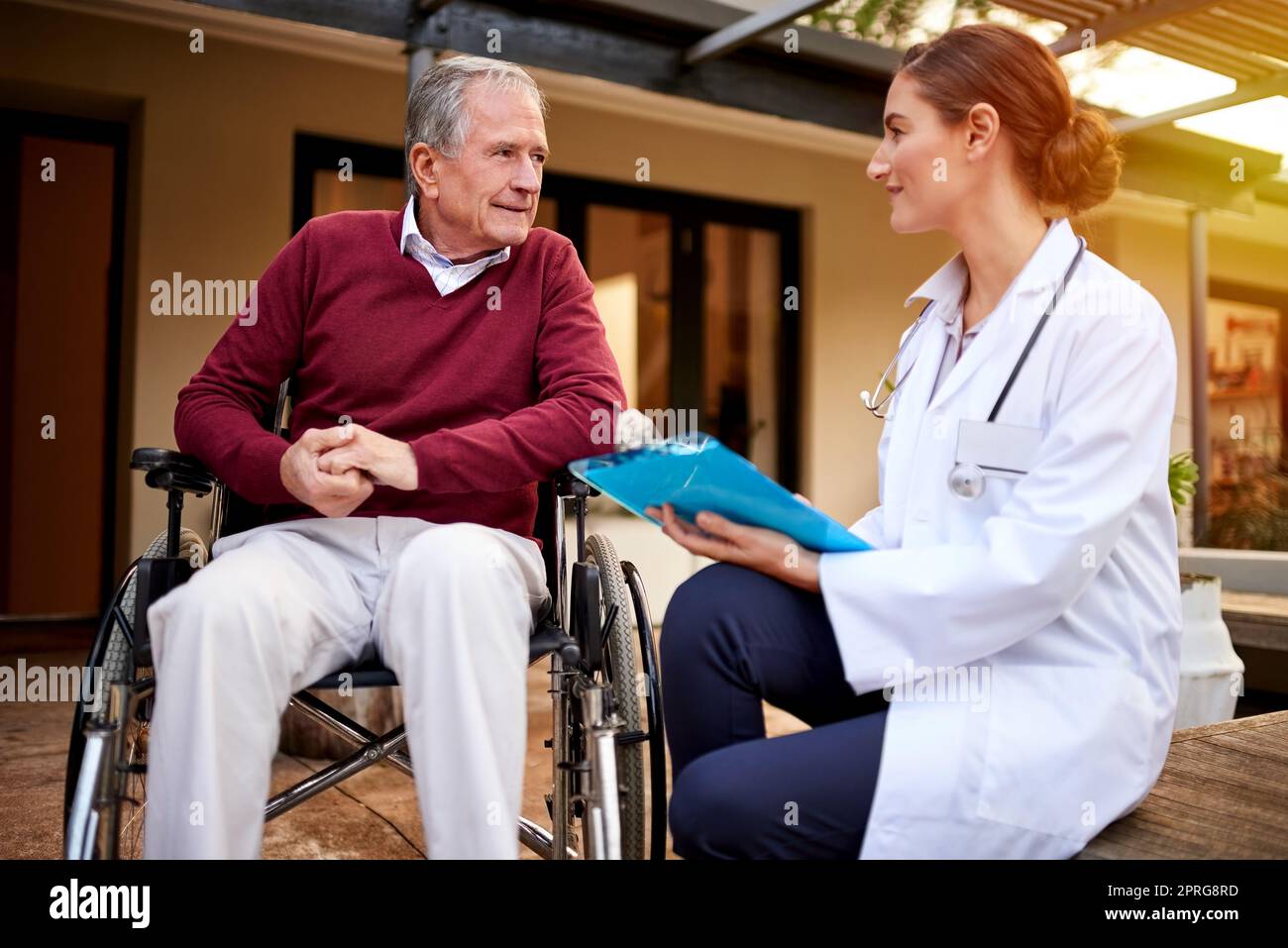 Aged doctor talking elderly male hi-res stock photography and images ...