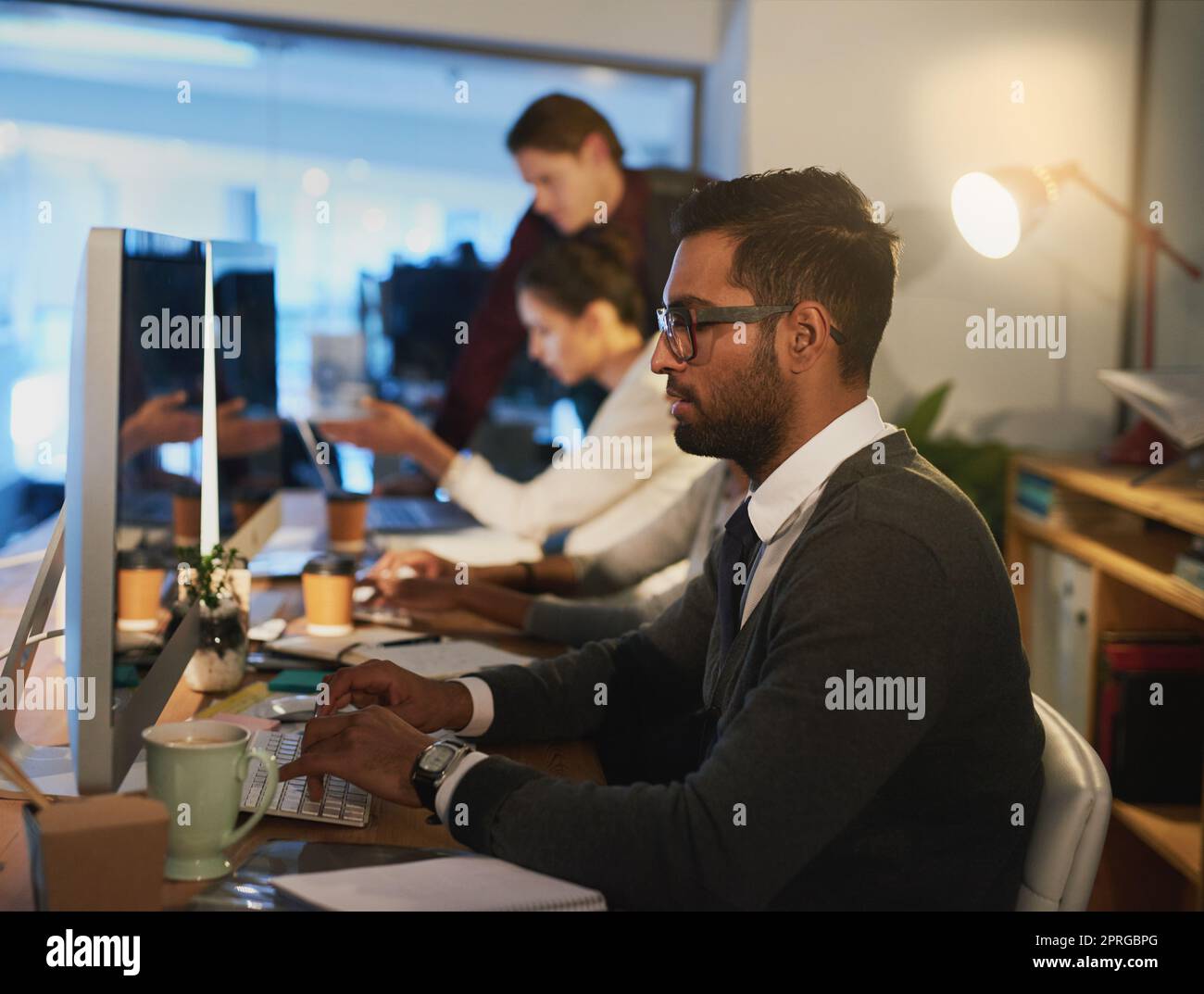 夜班工作者的交易策略：Reddit洞察与2025年研究发现