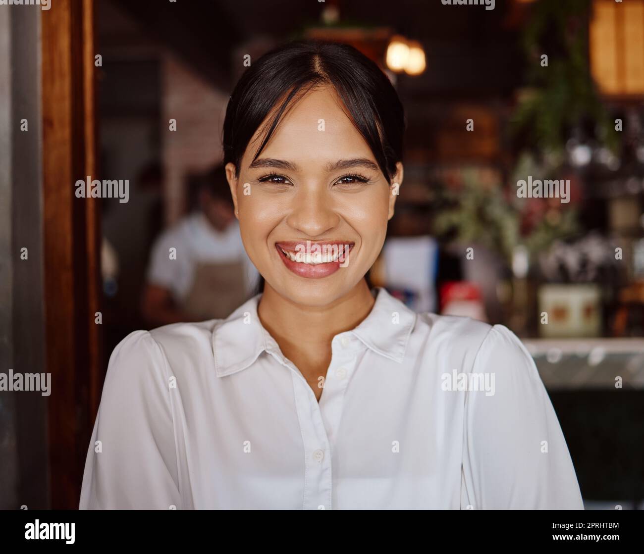 Black waitress fine dining hi-res stock photography and images - Alamy