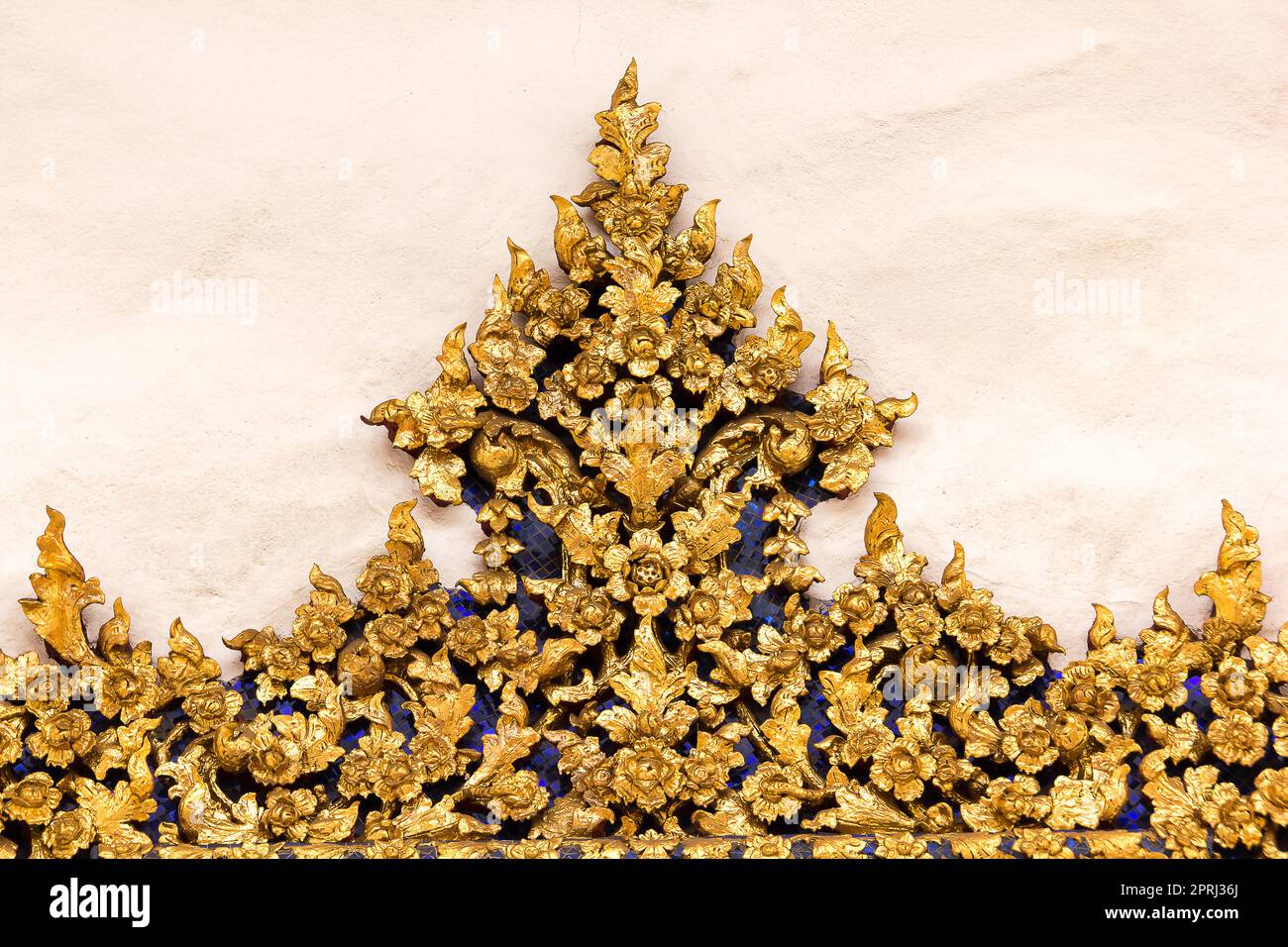 A pattern that is unique to Thailand on a temple wall Stock Photo - Alamy