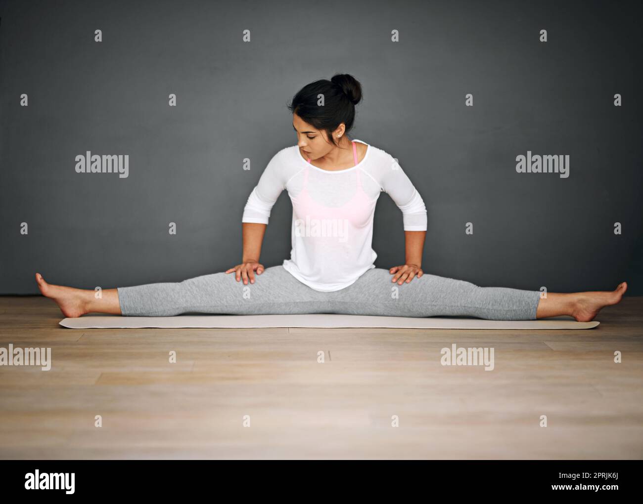 Doing the splits hi-res stock photography and images - Alamy