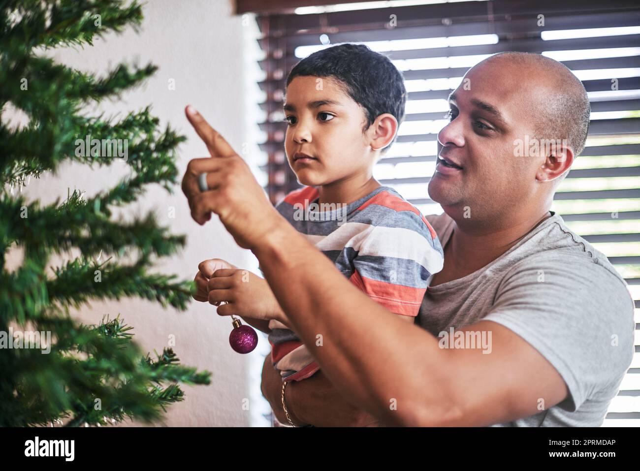 Putting up christmas decorations hi-res stock photography and ...