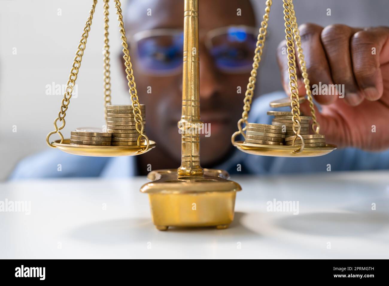 Weighing scales with dollars and drugs Stock Photo - Alamy