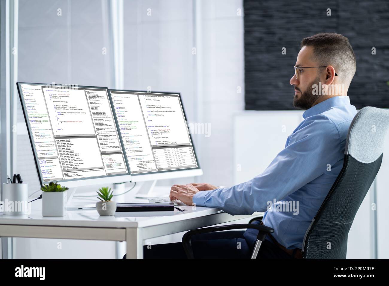 Programmer man hi-res stock photography and images - Alamy image.