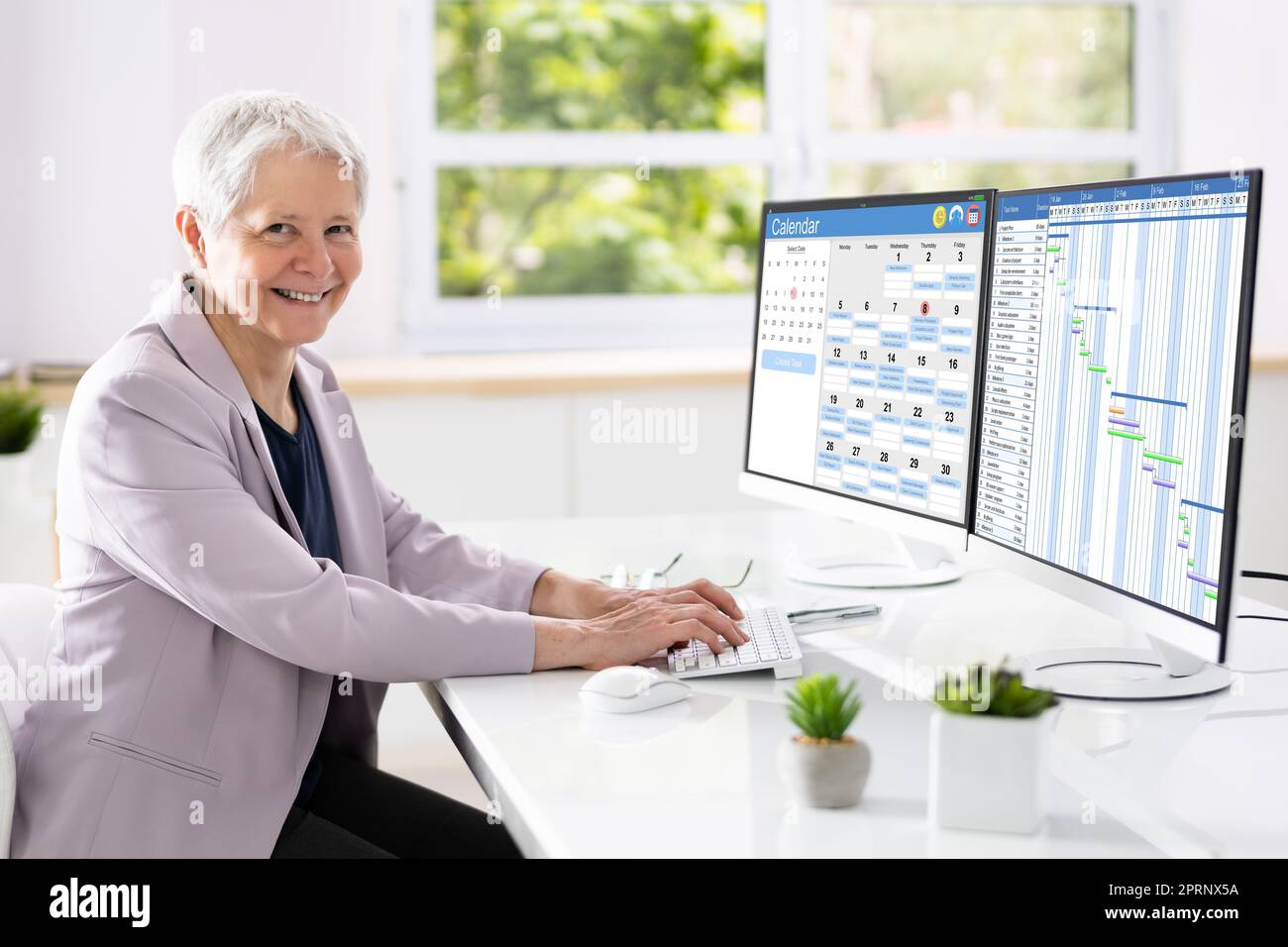 Working with chart hi-res stock photography and images - Alamy