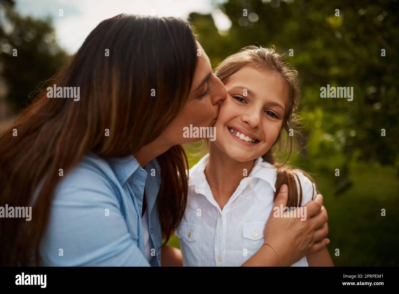 Kiss on the cheek hi-res stock photography and images - Page 26 - Alamy