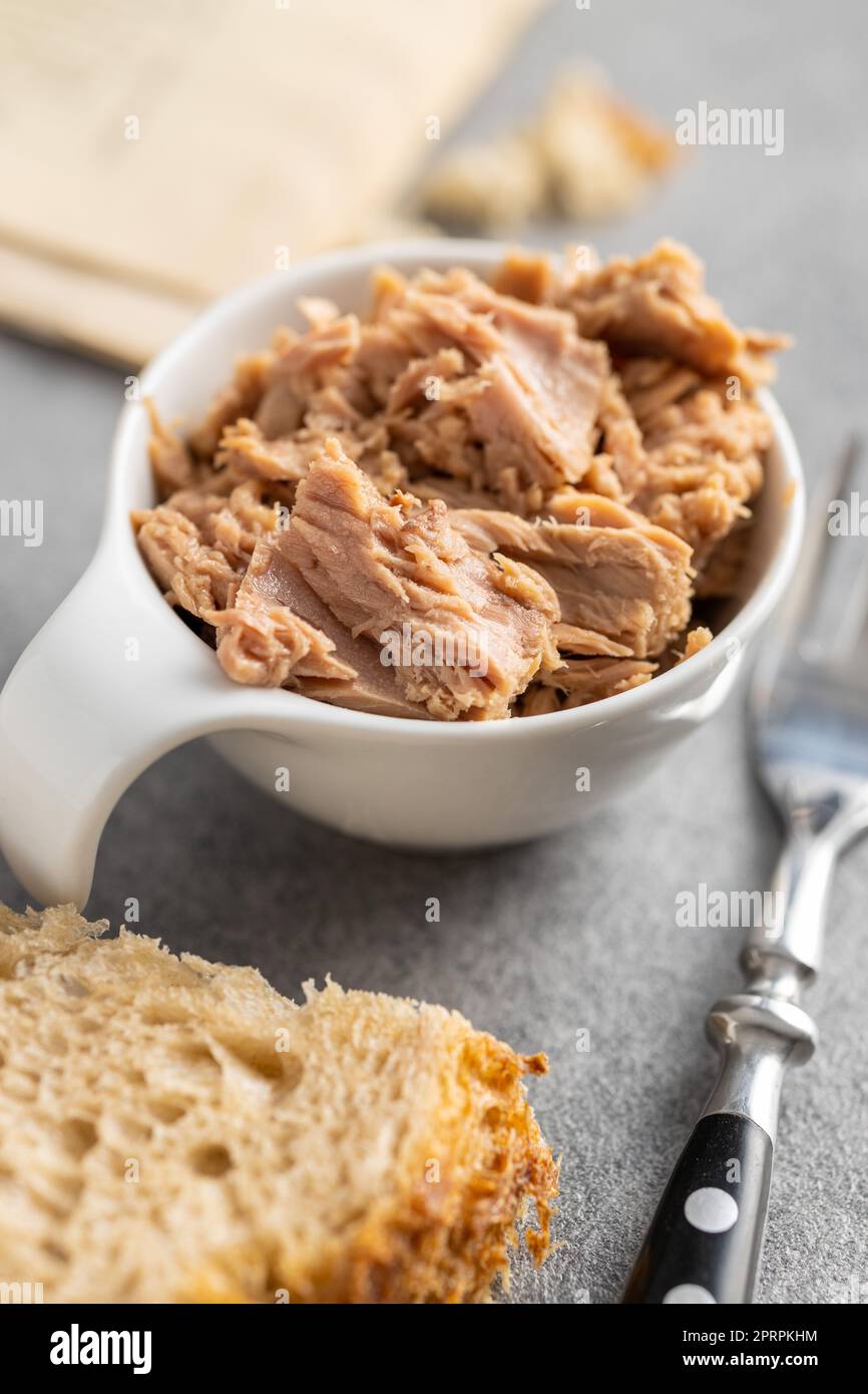 Canned tuna fish in the bowl Stock Photo Alamy