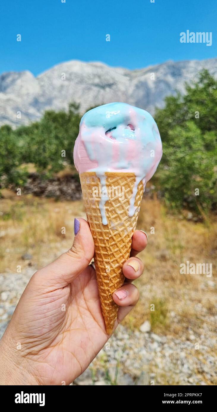 https://c8.alamy.com/comp/2PRPKK7/melting-gelato-ice-cream-cone-held-up-to-the-hot-summer-day-2PRPKK7.jpg
