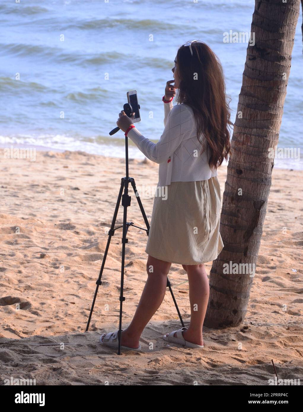 Tripod to hold a mobile phone hires stock photography and images Alamy