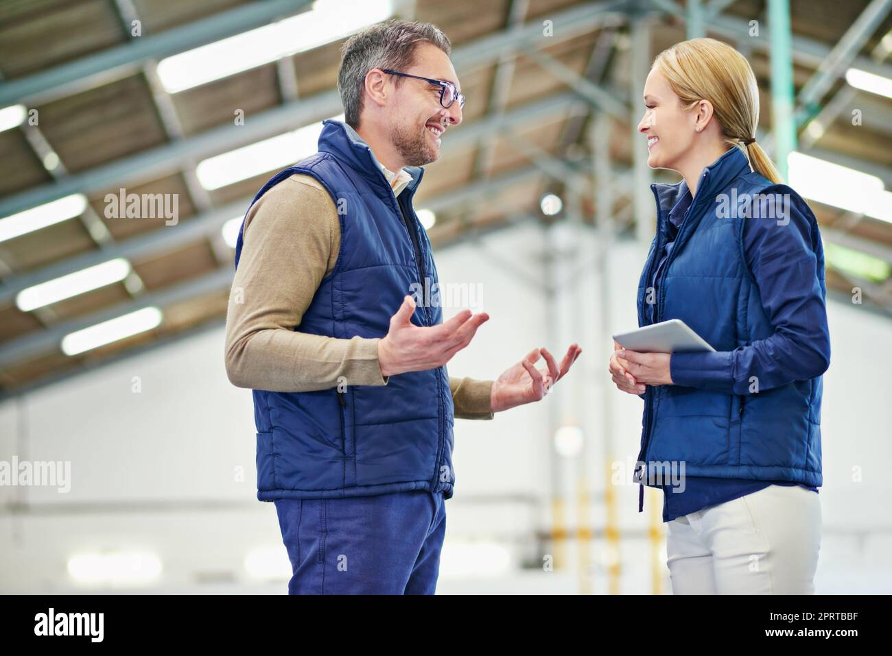 Factory supervisor talking hi-res stock photography and images - Alamy