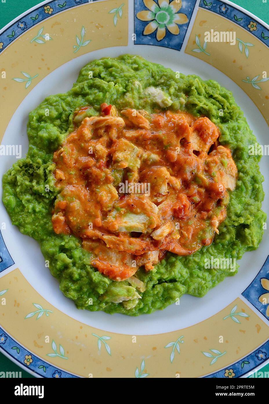 Lemon and pepper chicken with mashed peas Stock Photo