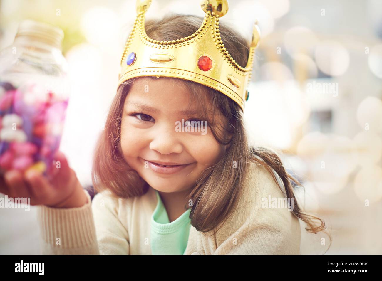 Young girl dressed as queen hires stock photography and images Alamy